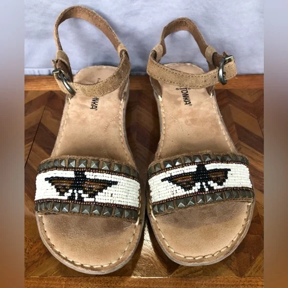 Minnetonka beaded leather strap on sandals 6 - Picture 3 of 8